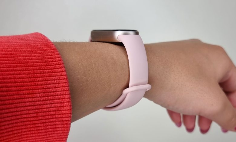 Xiaomi Smart Band 9 يرتديه مراجعنا